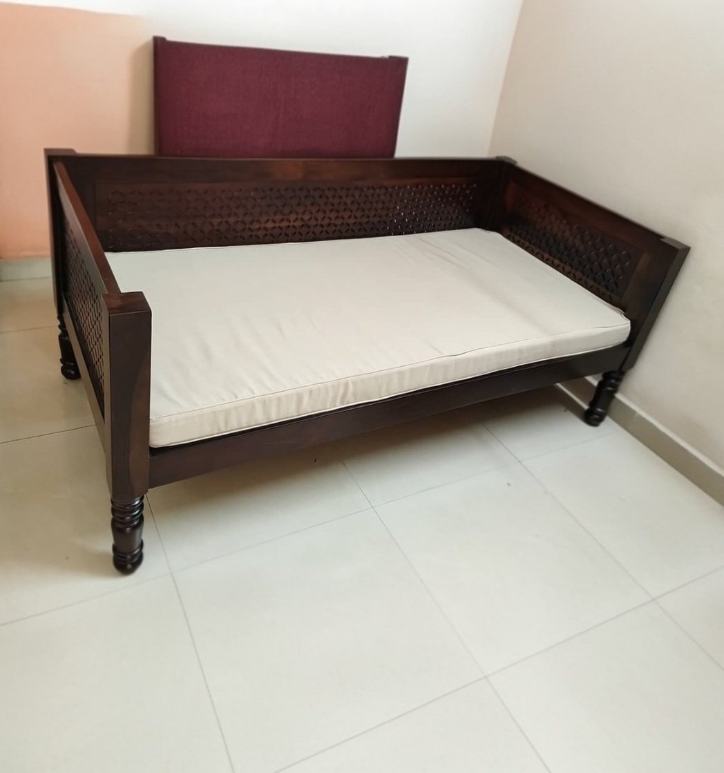 Jugal divan with mattress (honey finish) photo review