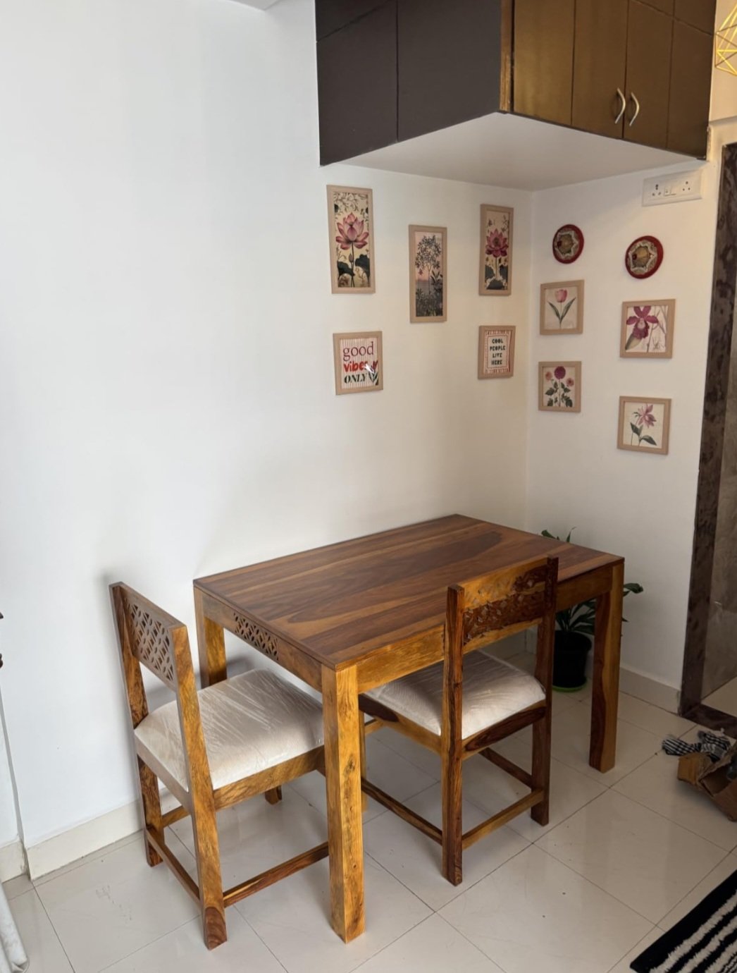 Solid Sheesham Wood 6 Seater Dining Table Set With 4 Chairs & 1 Bench photo review