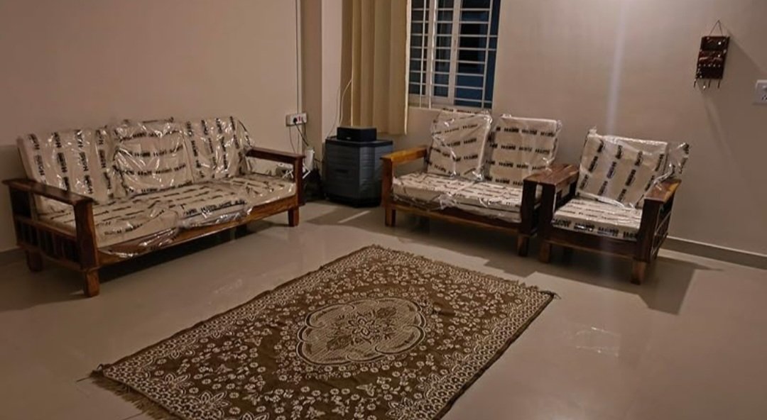 Flexwood 3+1+1 Sheesham Wood Sofa Set with Cushions – Honey Finish photo review